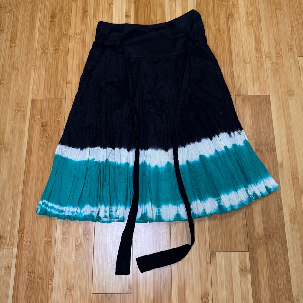 INC Boho Crinkle Skirt with Tie-Dye Hem & Lining Size 4 Black White & Teal